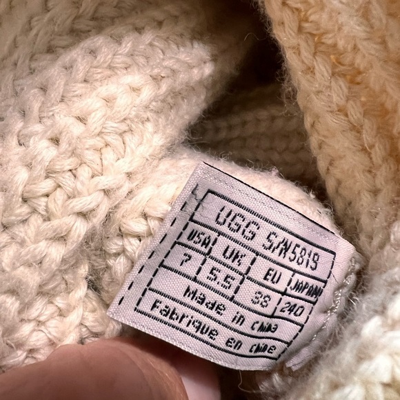 UGG classic knit boot size 7 - Picture 2 of 9
